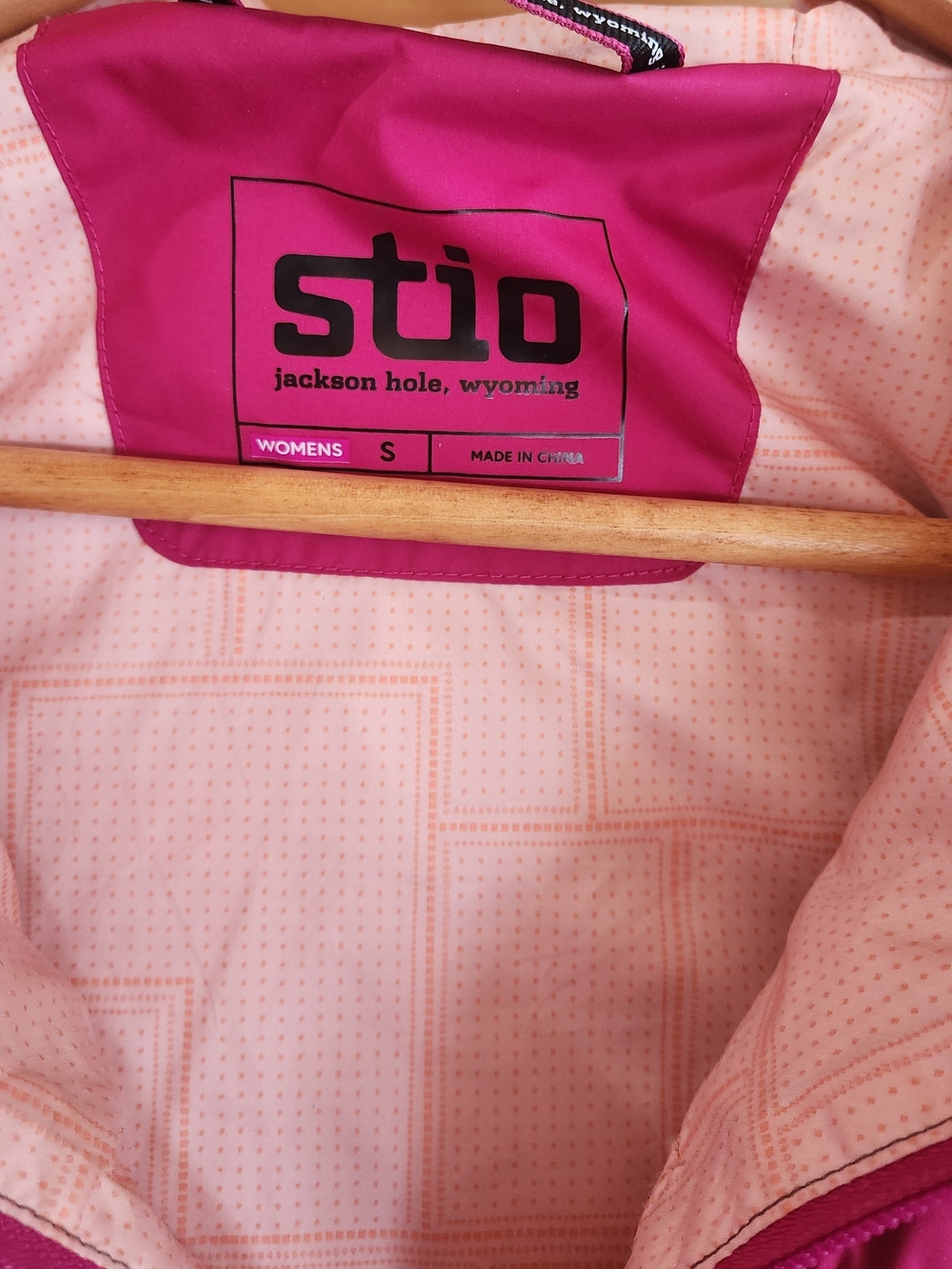 Stio Women's Pink and Light Pink Jacket - Picture 3 of 7